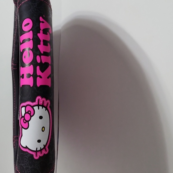 Hello Kitty Pink and Black Steering Wheel Cover - Picture 2 of 4